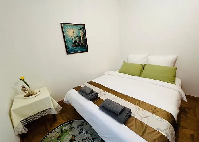 Dream Dwell Paris-Two-Bedroom Flat Near Pompidou Centre